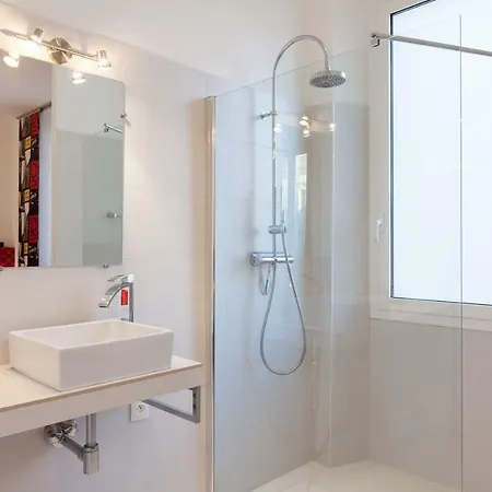 شقة Manhattan 2 Pieces 3 Etoiles Lumineux Plein Centre A 5mn Des Plages Et Palais *