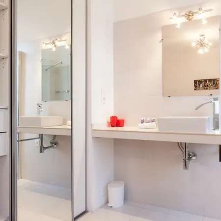 Manhattan 2 Pieces 3 Etoiles Lumineux Plein Centre A 5mn Des Plages Et Palais شقة