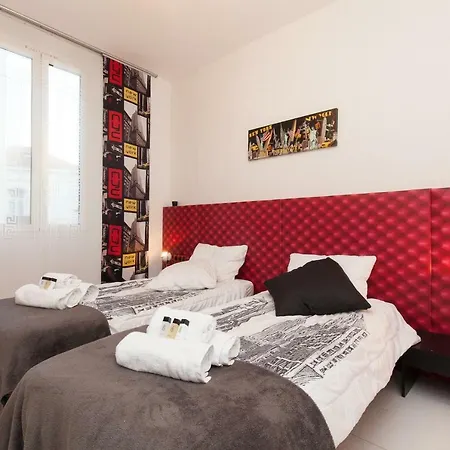 Manhattan 2 Pieces 3 Etoiles Lumineux Plein Centre A 5mn Des Plages Et Palais *