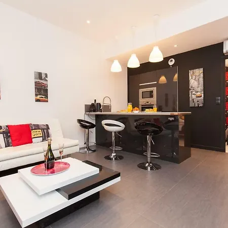 Manhattan 2 Pieces 3 Etoiles Lumineux Plein Centre A 5mn Des Plages Et Palais *