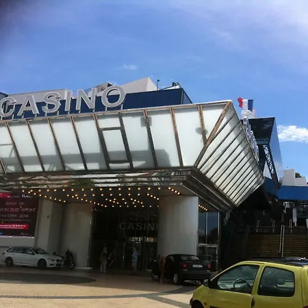 Manhattan 2 Pieces 3 Etoiles Lumineux Plein Centre A 5mn Des Plages Et Palais شقة