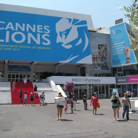 شقة Manhattan 2 Pieces 3 Etoiles Lumineux Plein Centre A 5mn Des Plages Et Palais *