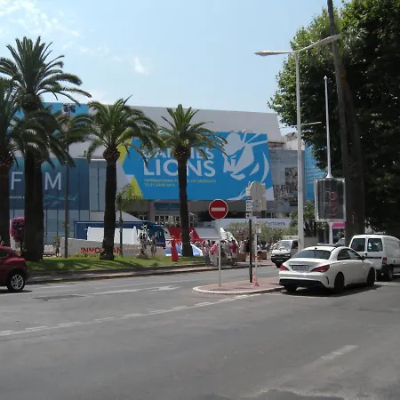 شقة Manhattan 2 Pieces 3 Etoiles Lumineux Plein Centre A 5mn Des Plages Et Palais